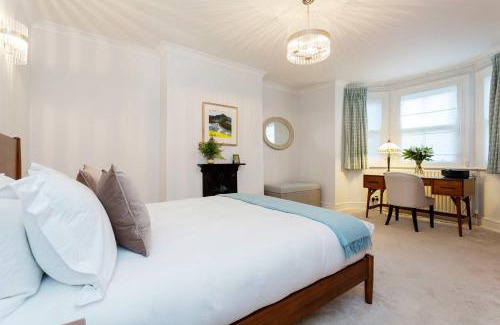 Wimbledon Apartment | Elegant Village Beauty: Family-Friendly 5-Star Retreat