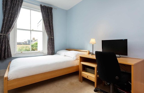 Ealing Common House | Delightful Veeve - Webster Gardens with Family-Friendly Amenities