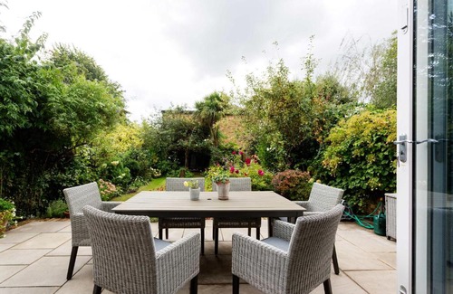 Ealing Common House | Delightful Veeve - Webster Gardens with Family-Friendly Amenities