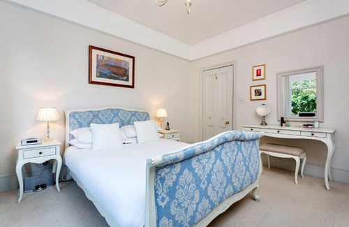 Ealing Common House | Delightful Veeve - Webster Gardens with Family-Friendly Amenities