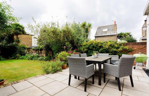 Ealing Common House | Delightful Veeve - Webster Gardens with Family-Friendly Amenities