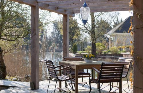 Medemblik Bed & Breakfast | Eco-Friendly Vegan B&B De Groene Mus with Hot Tub Oasis