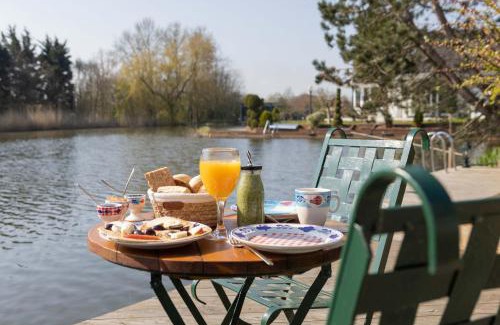 Medemblik Bed & Breakfast | Eco-Friendly Vegan B&B De Groene Mus with Hot Tub Oasis