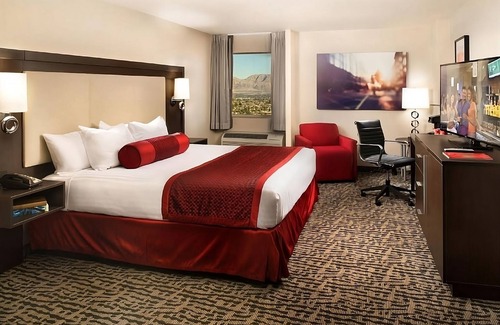 Gateway District Hotel | Exciting Stay with Casino, Pools & Near World Market Center