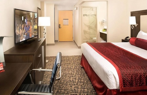 Gateway District Hotel | Exciting Stay with Casino, Pools & Near World Market Center