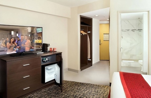 Gateway District Hotel | Exciting Stay with Casino, Pools & Near World Market Center