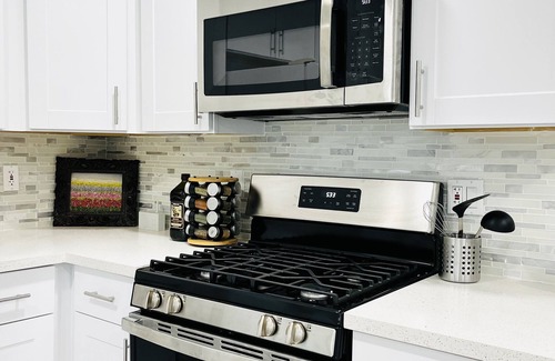 Whitney House | Relaxing Vegas Retreat with Private Hot Tub & Pool Access