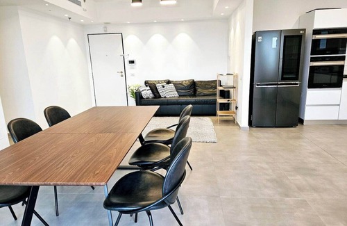Bayit VeGan Apartment | Vegas- View & Luxury Apartment