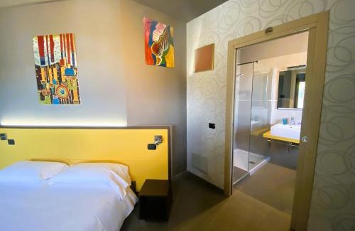 Sale Marasino Hotel | Vela di Soleville: Rooms with Lake Views & Onsite Dining