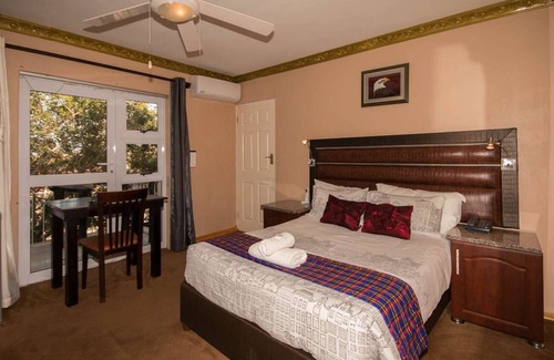 Port Elizabeth House | Cozy Vela Inn Unit 2 with Breakfast in Algoa Park