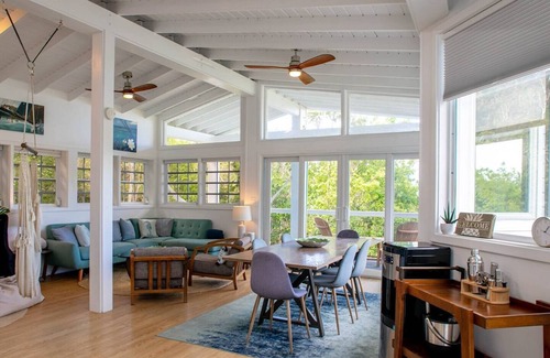 Bordeaux Mountain House | Vela Vista: 5BR Oasis with Pool & Scenic Views