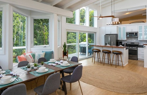 Bordeaux Mountain House | Vela Vista: 5BR Oasis with Pool & Scenic Views