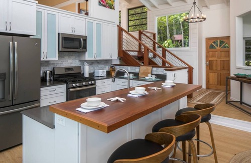 Bordeaux Mountain House | Vela Vista: 5BR Oasis with Pool & Scenic Views