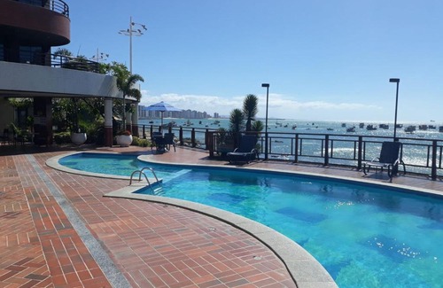 Mucuripe Apartment | Velas do Mucuripe: Oceanfront Retreat with Pool & Hot Tub