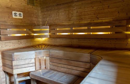 Vaibla Ski Chalet | Veldemani Puhkemaja: Oceanfront Getaway with Pet-Friendly Perks