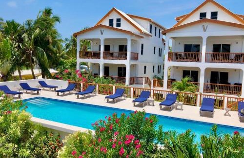 Caye Caulker House | Beachfront VeLento Level #9: Guest Favorite with Pool & More