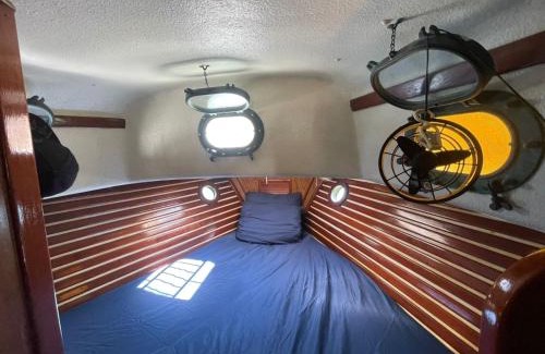 Fronteras Boat Rental | Velero Heaven