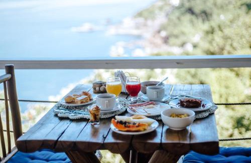 Praia de Borrifos Hotel | Relax at VELINN Pousada 8 Ilhas with Pool & Ocean Views