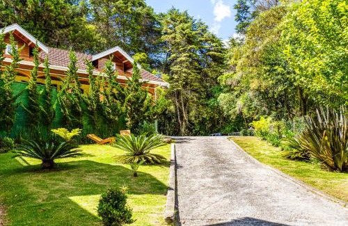 Abernessia Hotel | Charming Pousada Vila Floratta: Oceanfront Getaway Awaits