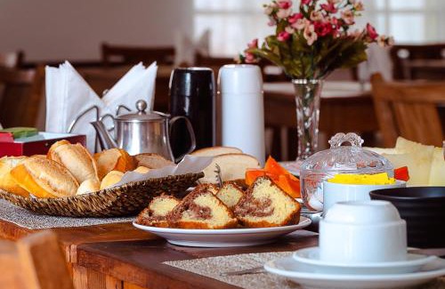 Abernessia Hotel | Charming Pousada Vila Floratta: Oceanfront Getaway Awaits