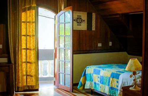 Vila Britania House | Discover Pousada Villa Paty - Family & Pet Friendly Stay