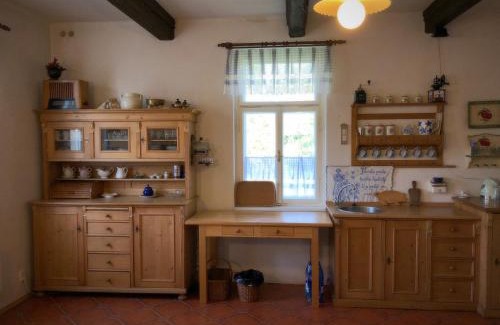 Veliny House | Pet-Friendly Veliny 120: Exceptional Stay for Families