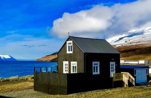 Grenivik Apartment | Gorgeous Vellir Grenivík: Oceanfront Home with Views