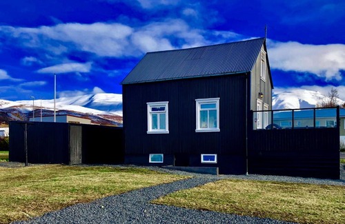 Grenivik Apartment | Gorgeous Vellir Grenivík: Oceanfront Home with Views