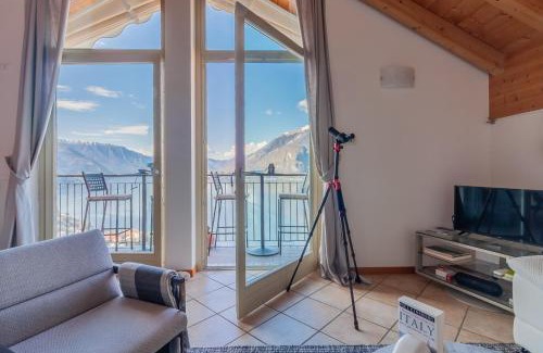 Perledo Apartment | Relax at Veloccino del Lago: Family-Friendly with Pool