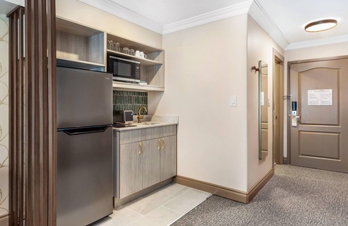 Hinton Hotel | Family-Friendly Quality Inn & Suites with Pool and Breakfast
