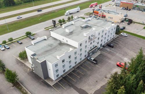 Hinton Hotel | Pet-Friendly Getaway at Quality Inn & Suites with Pool