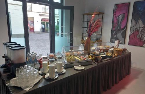 Bad Saarow Hotel | Stylish Velotel Bad Saarow: Pet-Friendly with Hot Tub