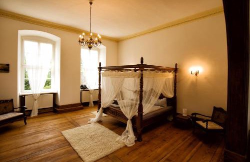 Bebertal House | Veltheimsburg: Pet-Friendly Retreat with Breakfast Included