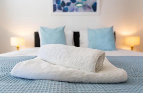 Hoddesdon Apartment | Cozy Velvet 1-Bedroom Apartment in Clockhouse, Hoddesdon