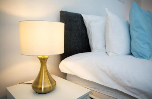 Hoddesdon Apartment | Cozy Velvet 1-Bedroom Apartment in Clockhouse, Hoddesdon