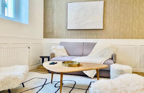 Sens Apartment | Elegant Velvet BEST KEYS - Duplex in City Center, 9.8/10
