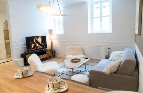 Sens Apartment | Elegant Velvet BEST KEYS - Duplex in City Center, 9.8/10