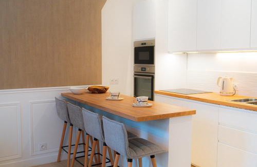 Sens Apartment | Elegant Velvet BEST KEYS - Duplex in City Center, 9.8/10