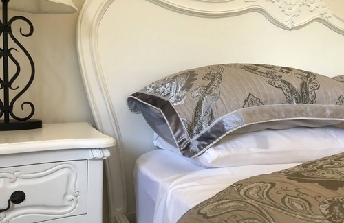 Tilba Tilba Cottage | Pet-Friendly Velvet Pear Cottage with Ocean Views