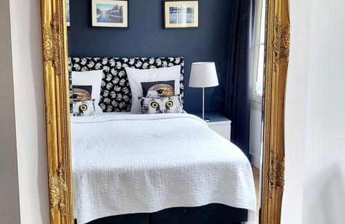 Red Light District House | Velvetamsterdam: Family-Friendly Stay with Breakfast Included