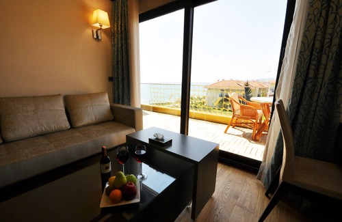 Akcay Hotel | Relax at Venüs Termal Butik Otel with Spa & Pool Access