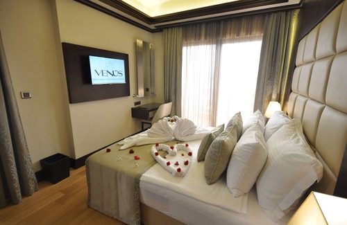 Akcay Hotel | Relax at Venüs Termal Butik Otel with Spa & Pool Access