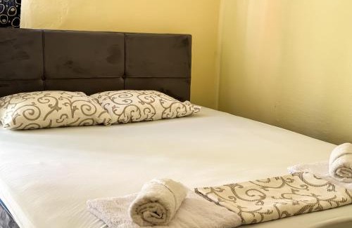 Skaljari Apartment | Cozy Venera Apartman: Top-Rated Stay for Families