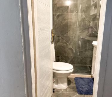 Skaljari Apartment | Cozy Venera Apartman: Top-Rated Stay for Families