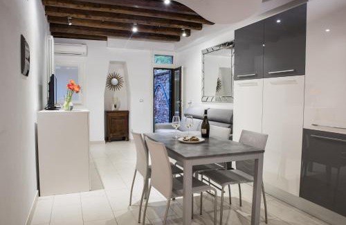 Molina Apartment | Elegant Venetian Mood Hotel with Breakfast & Family-Friendly Amenities