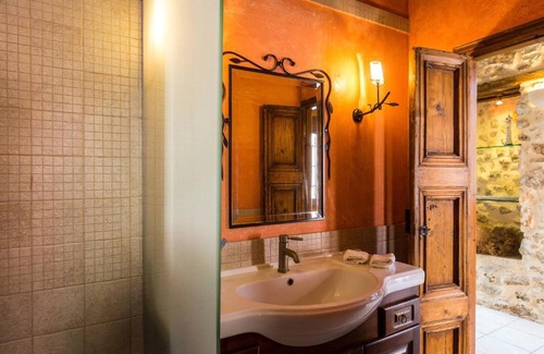 Old Town Rethymnon Apartment | Historic Venetian Mansion Near Rimondi Fountain Awaits You