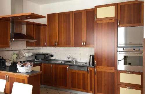 Sarnico Apartment | Remarkable Veneto Civico 17: Family-Friendly Retreat