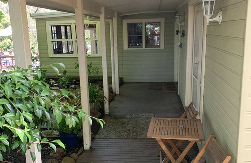 Yinnar South Cottage | Venetta Country Cottage: A Perfect Countryside Retreat