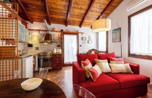 Castello Apartment | Charming Biennale Terrace with Spa and Pet-Friendly Options