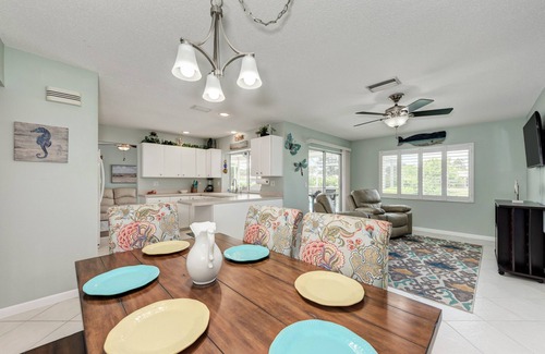 Venice Gardens House | Pet-Friendly Venice Bal Harbour Lake House with Ocean Views